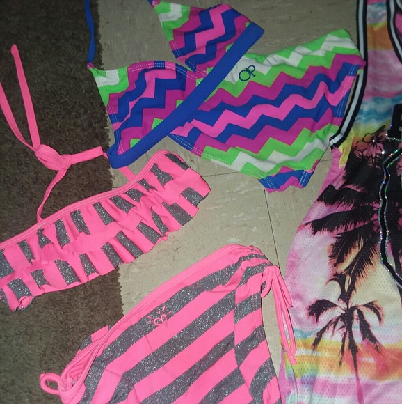 Justice bundle of 7/8 swimwear and shoes - Picture 5 of 7